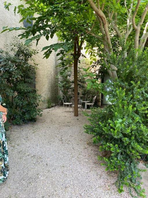 Appartement Eygalieres Avec Petit Jardin Eksteriør bilde