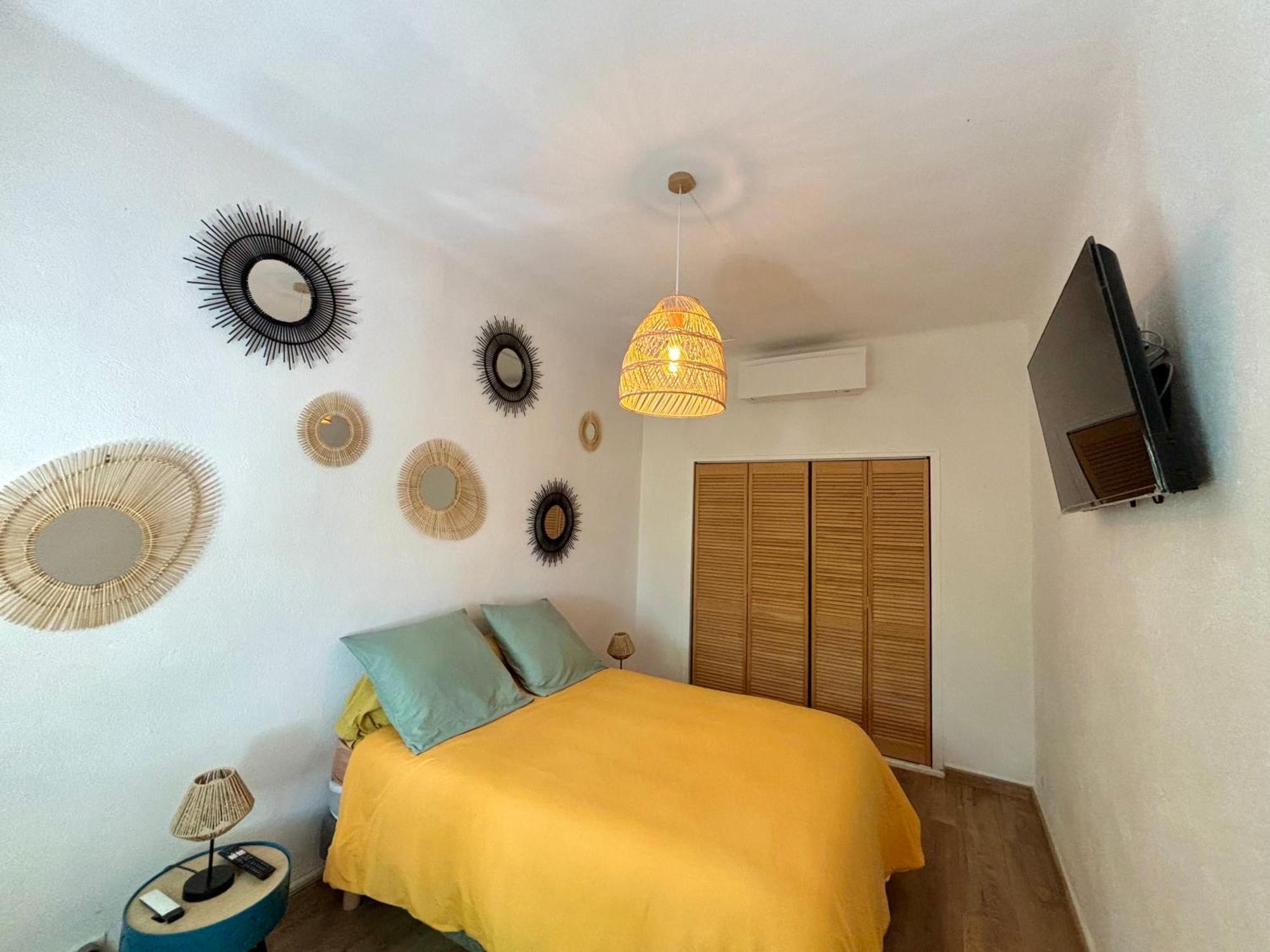Appartement Eygalieres Avec Petit Jardin Eksteriør bilde